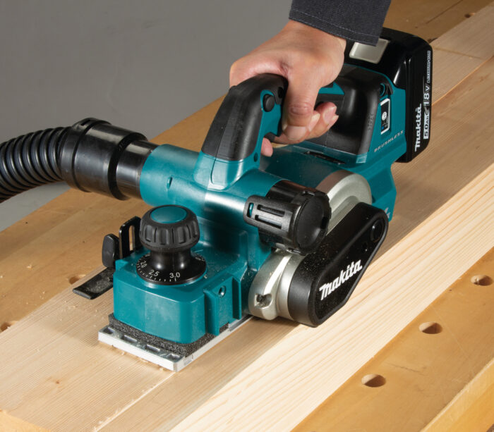 MAKITA STRUG DO DREWNA 82 MM AKU LION 18V 5,0AH DKP181RTJ - obrazek 2