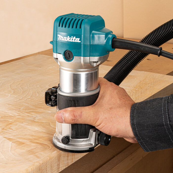 MAKITA FREZARKO-WYCINARKA 710 W RT0702CX2J - obrazek 2